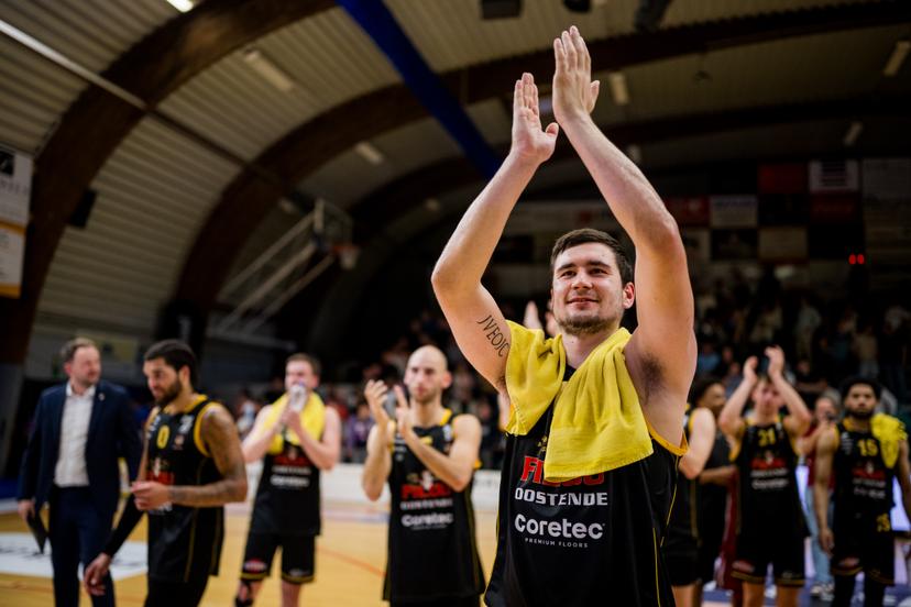 Oostende's Servaas Buysschaert celebrates after winning a basketball match between Kangoeroes Mechelen and Filou Oostende, Wednesday 04 June 2025 in Mechelen, the third leg of the best-of-5 finals in the playoffs of the 'BNXT League' Belgian/ Dutch first division basket championship. BELGA PHOTO JASPER JACOBS