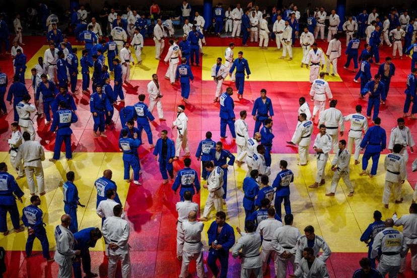 Judokas attend an international training session which follows the Paris Grand Slam at the Paris Dojo arena in Paris on February 6, 2024.  Dimitar DILKOFF / AFP