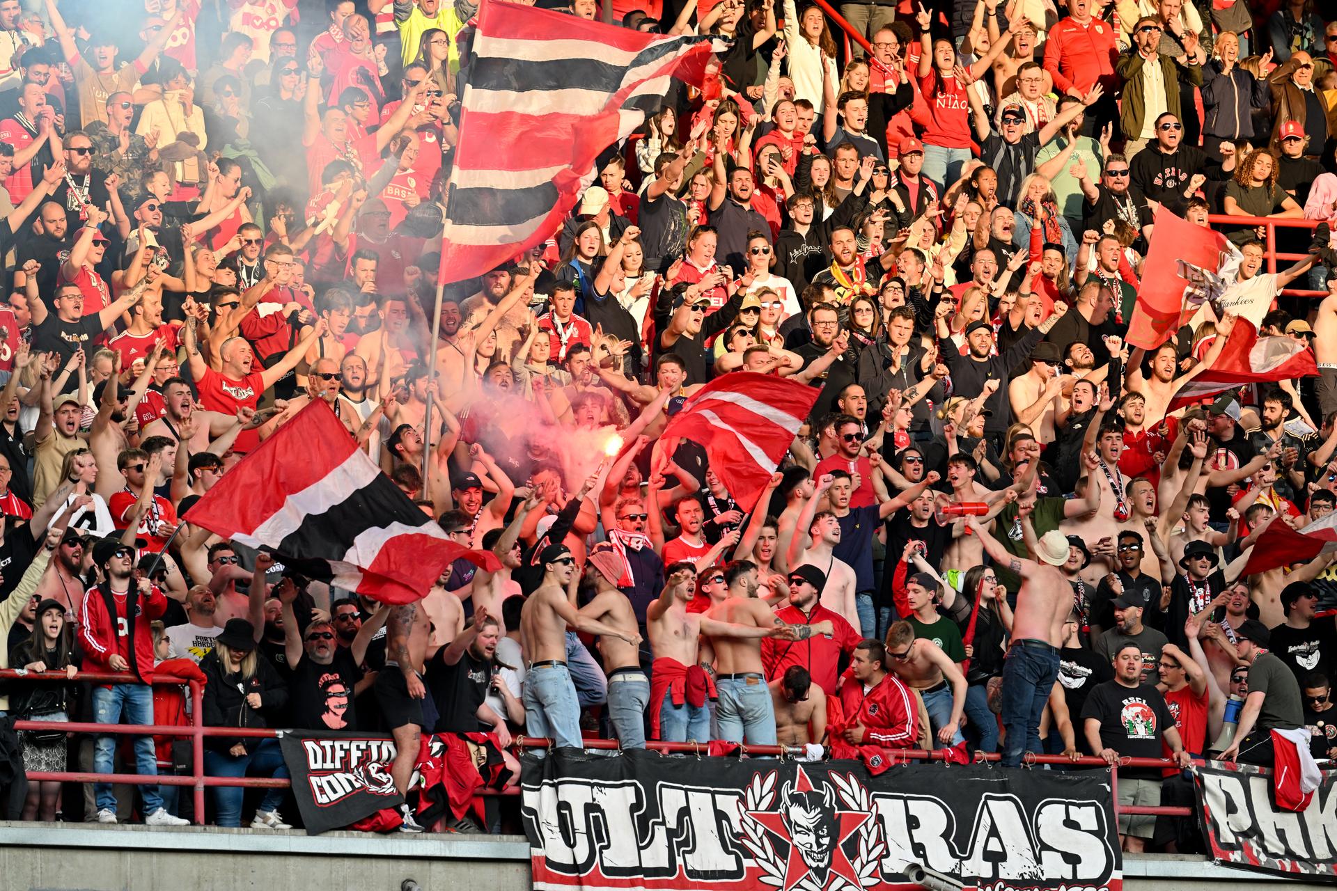Fans and supporters of Standard celebrate as they won the match between Standard Femina de Liege and KRC Genk Ladies, the final of the Belgian Cup, in Liege, Thursday 18 May 2023. BELGA PHOTO DAVID CATRY