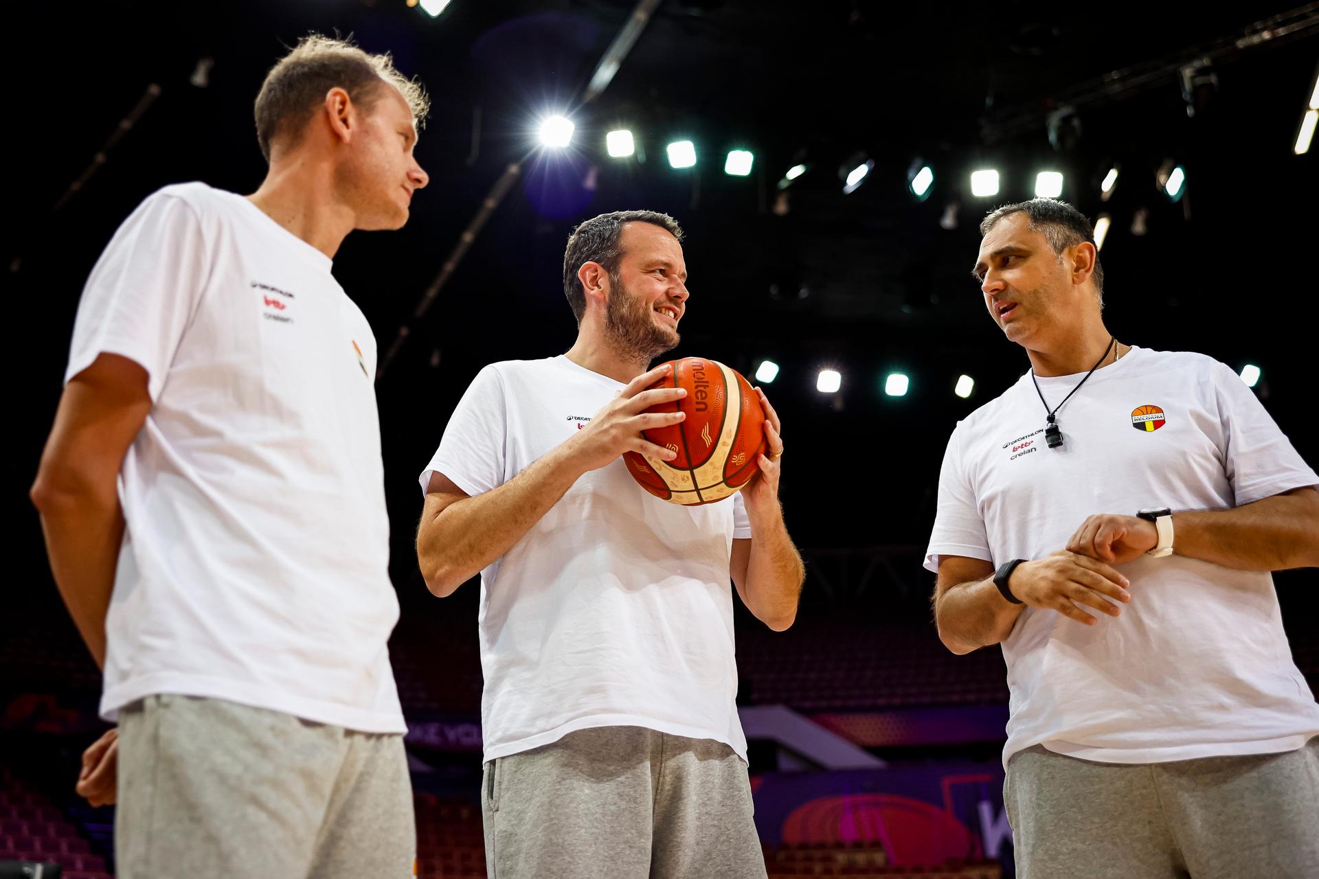 Belgium's head coach Dario Gjergja (R) pictured during a training session of Belgium's national basketball team Belgian Lions, Tuesday 26 August 2025 in Katowice, Poland, before the start of the Eurobasket 2025 European championships. BELGA PHOTO TOMASZ SOKOLOWSKI *** BELGIUM ONLY ***