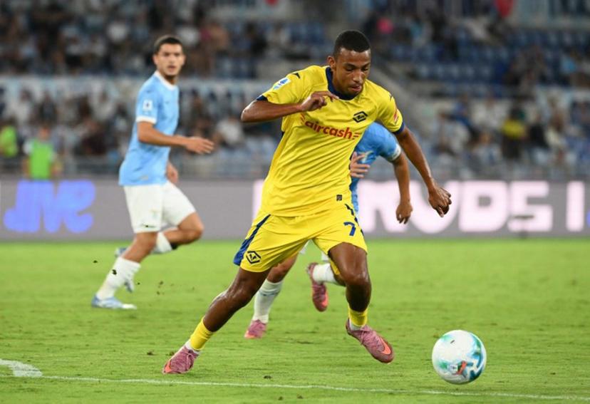 Hellas Verona's Algerian defender #07 Rafik Belghali controls the ball  during the Italian Serie A football match beetween SS Lazio and Hellas Verona at the Olympic Stadium in Rome on August 31, 2025.  Alberto PIZZOLI / AFP