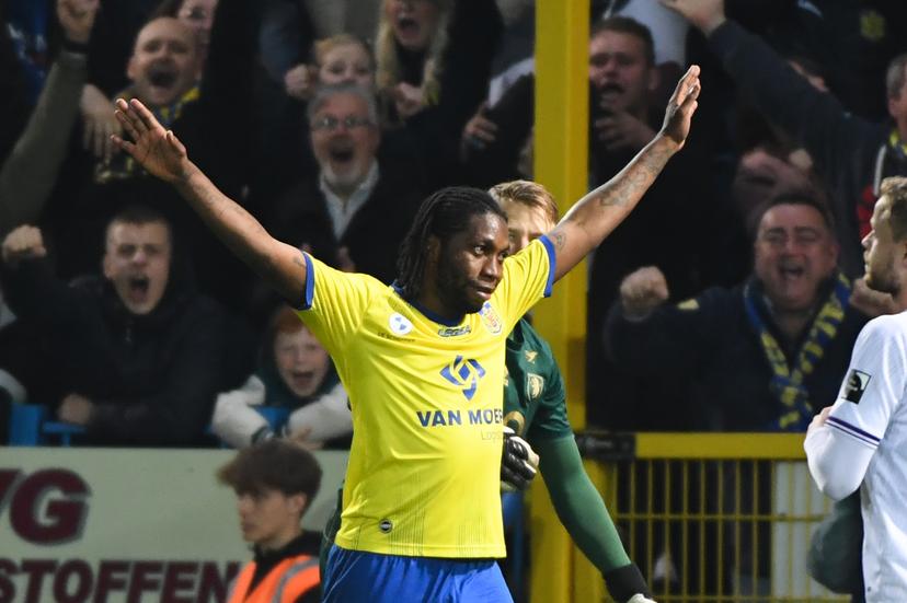 Beveren's Dieumerci Mbokani celebrates after scoring during a soccer match between SK Beveren and Beerschot VA, Saturday 22 April 2023 in Beveren-Waas, on day 8 of the Promotion Play-offs during the 2022-2023 'Challenger Pro League' 1B second division of the Belgian championship. BELGA PHOTO JILL DELSAUX
