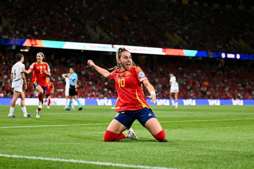 Spain's forward #10 Athenea del Castillo celebrates after opening the scoring during the UEFA Women's Euro 2025 quarter finals football match between Spain and Switzerland at the Wankdorf stadium in Bern, northwestern Switzerland on July 18, 2025.  Fabrice COFFRINI / AFP