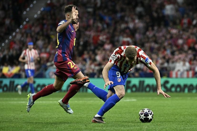 Atletico Madrid's Norwegian forward #09 Alexander Sorloth (R) falls to the ground after colliding with Barcelona's Spanish defender #24 Eric Garcia during the UEFA Champions League quarter final second leg football match between Club Atletico de Madrid and FC Barcelona at Metropolitano Stadium in Madrid on April 14, 2026.  Javier SORIANO / AFP