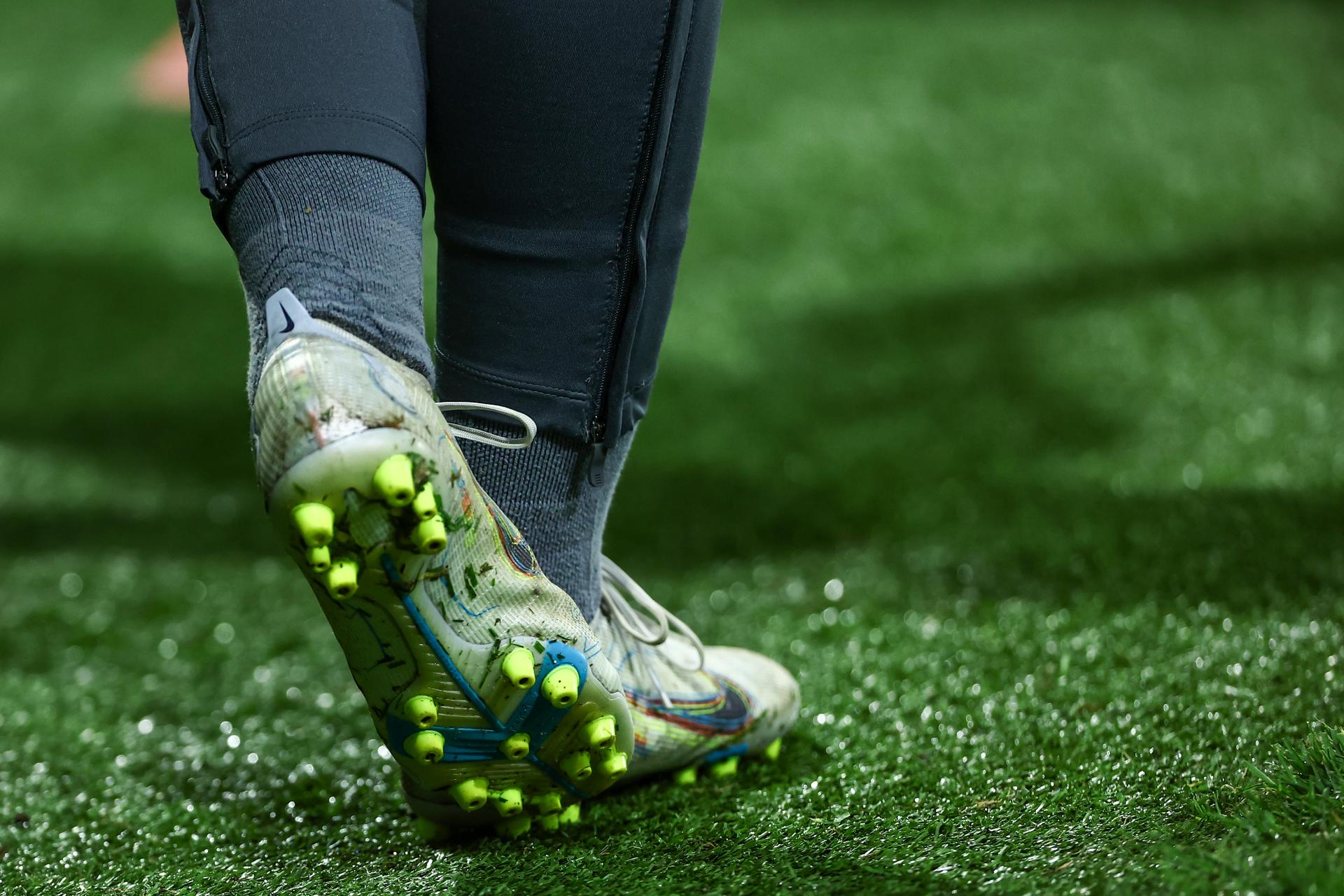 illustration picture shows a soccer shoe during a soccer match between SK Beveren and KAS Eupen, Friday 04 April 2025 in Beveren-Waas, on day 28 of the 2024-2025 'Challenger Pro League' 1B second division of the Belgian championship. BELGA PHOTO DAVID PINTENS