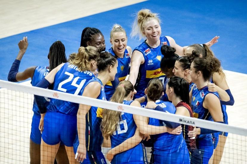 Italy team players react after their match against the Netherlands during the volleyball Nations League match Netherlands and Italy in Omnisport, Apeldoorn on July 13, 2025.   Robin van Lonkhuijsen / ANP / AFP