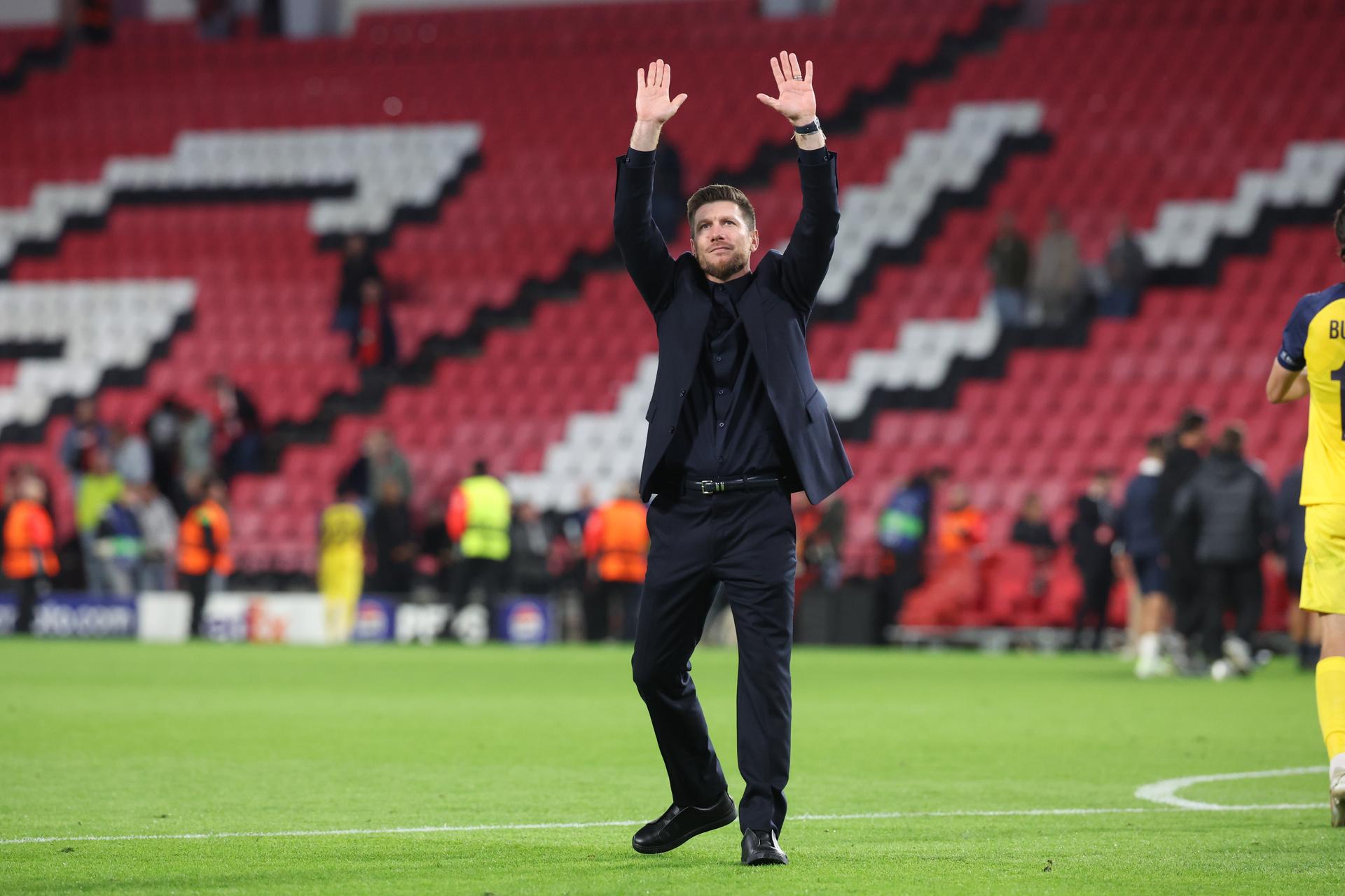 Union's head coach Sebastien Pocognoli celebrates after winning a soccer game between Dutch team PSV Eindhoven and Belgian team Royale Union Saint-Gilloise, in Eindhoven, The Netherlands, on Tuesday 16 September 2025, on the opening day of the League phase of the UEFA Champions League tournament. BELGA PHOTO VIRGINIE LEFOUR