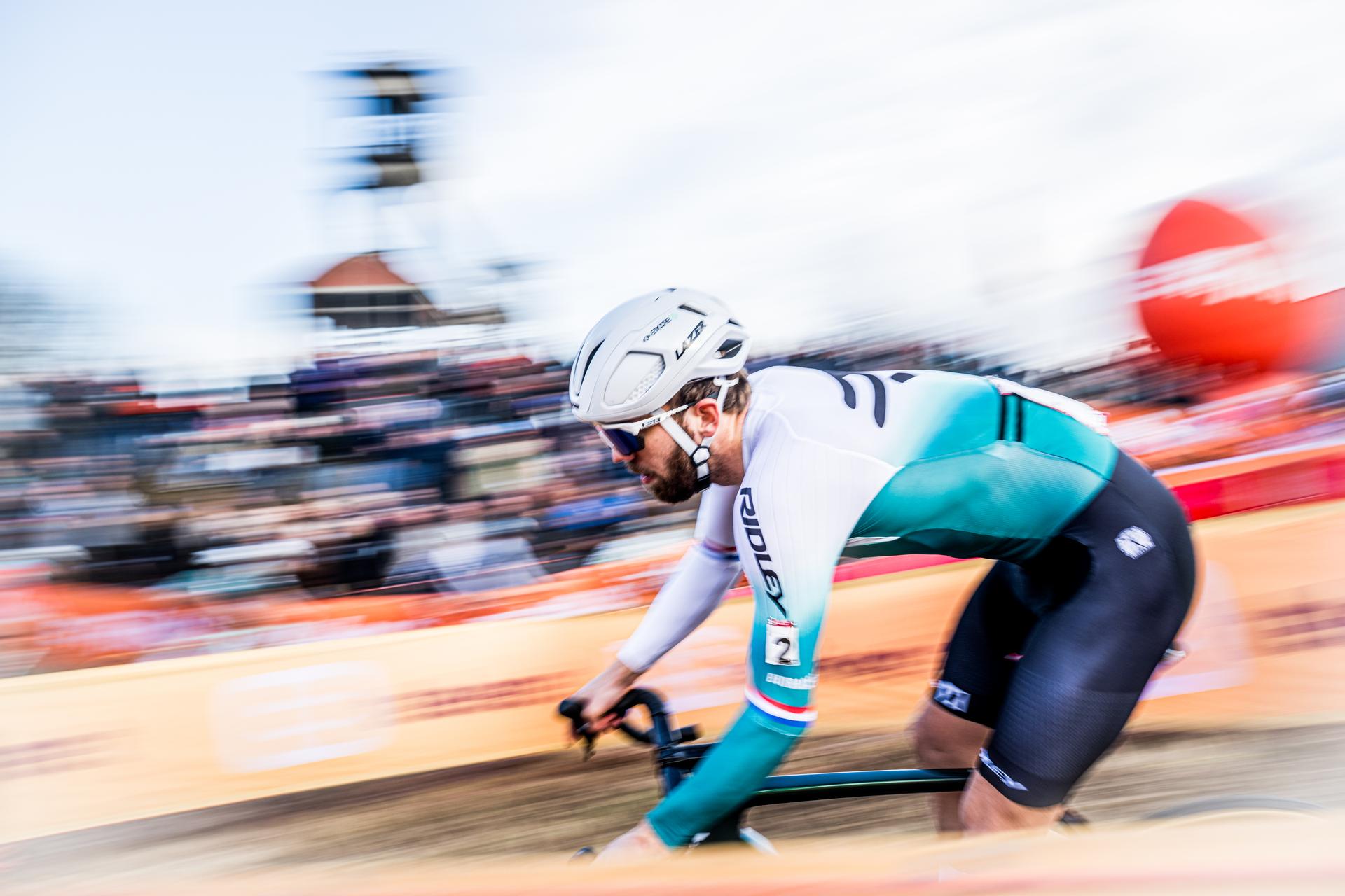 Dutch Joris Nieuwenhuis pictured in action during the men's elite race at the World Cup cyclocross cycling event in Maasmechelen, Belgium, stage 11 (out of 12) of the UCI World Cup cyclocross competition, Saturday 24 January 2026. BELGA PHOTO JASPER JACOBS