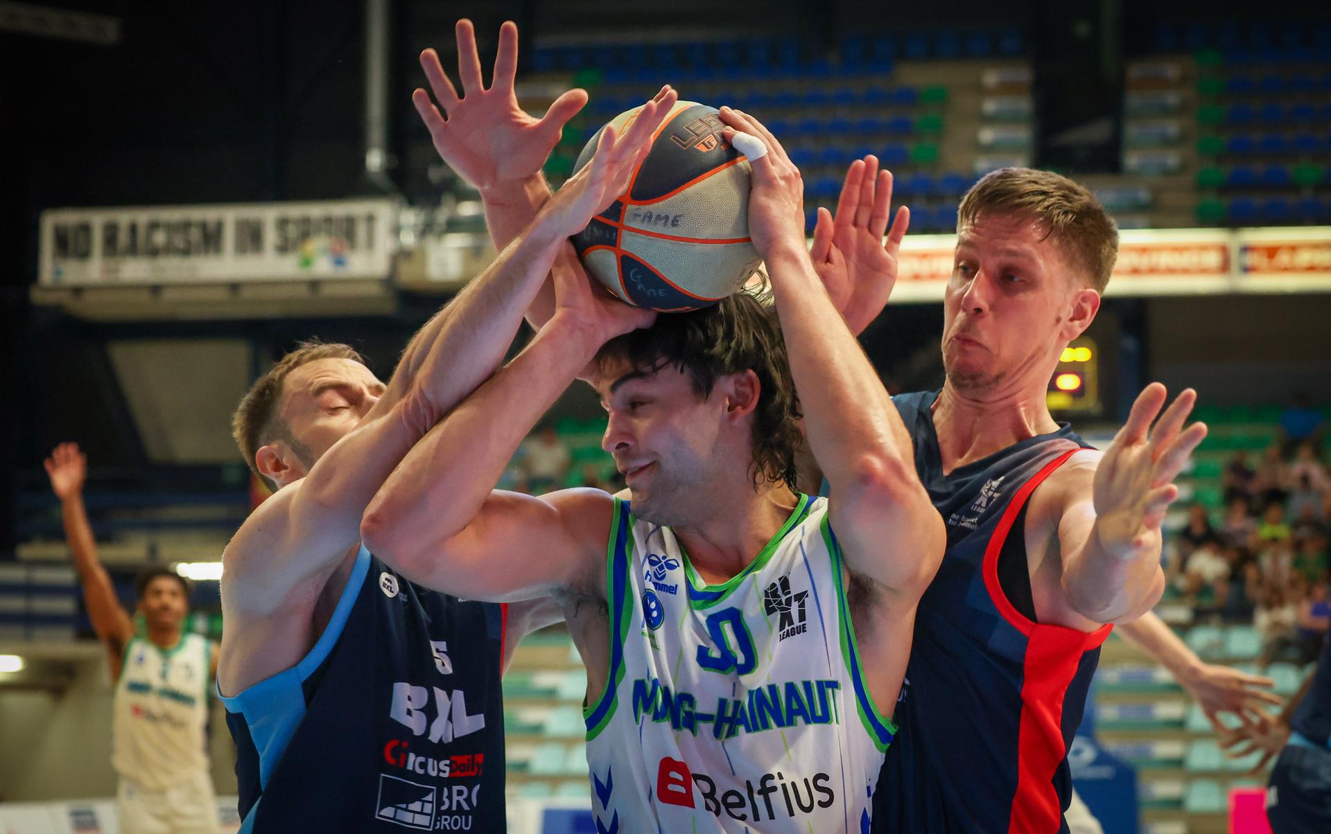 Brussels' Alexandre Libert, Mons' Brock Cunningham and Brussels' Yannick Desiron fight for the ball during a basketball match between Brussels Basketball and Mons-Hainaut, Wednesday 30 April 2025 in Brussels, on day 34 of the 'BNXT League' Belgian/ Dutch first division basket championship. BELGA PHOTO JOHN THYS