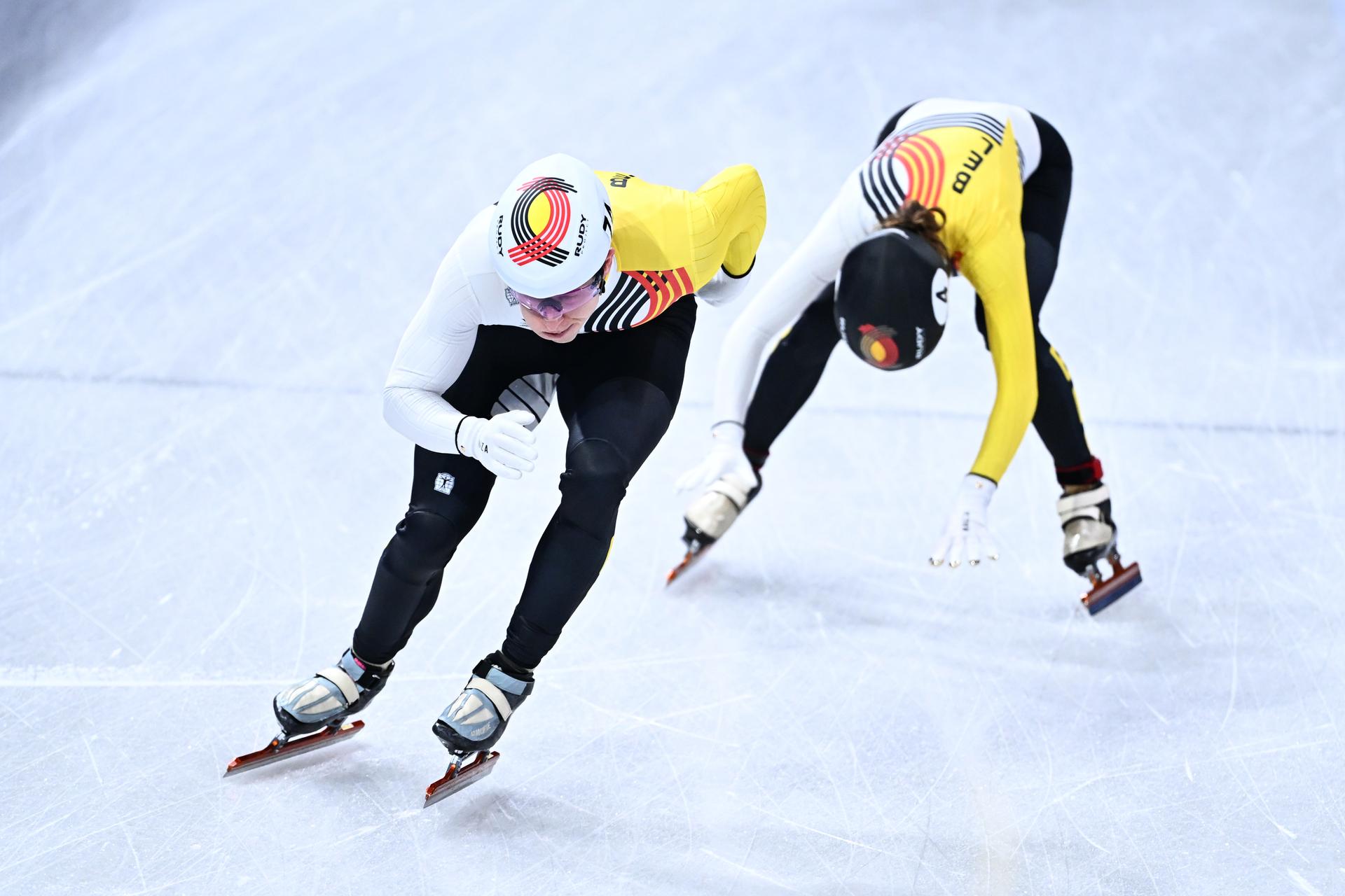 Belgian shorttrack skater Ward Petre and Belgian shorttrack skater Hanne Desmet pictured in action during the quarterfinals of the Mixed Team Relay of the Short Track Speed Skating competition at the Milano Cortina 2026 Olympic Winter Games, on Tuesday 10 February 2026 in Milan, Italy. The XXV Winter Olympics take place from 6 to 22 February 2026 in Italy. BELGA PHOTO JASPER JACOBS