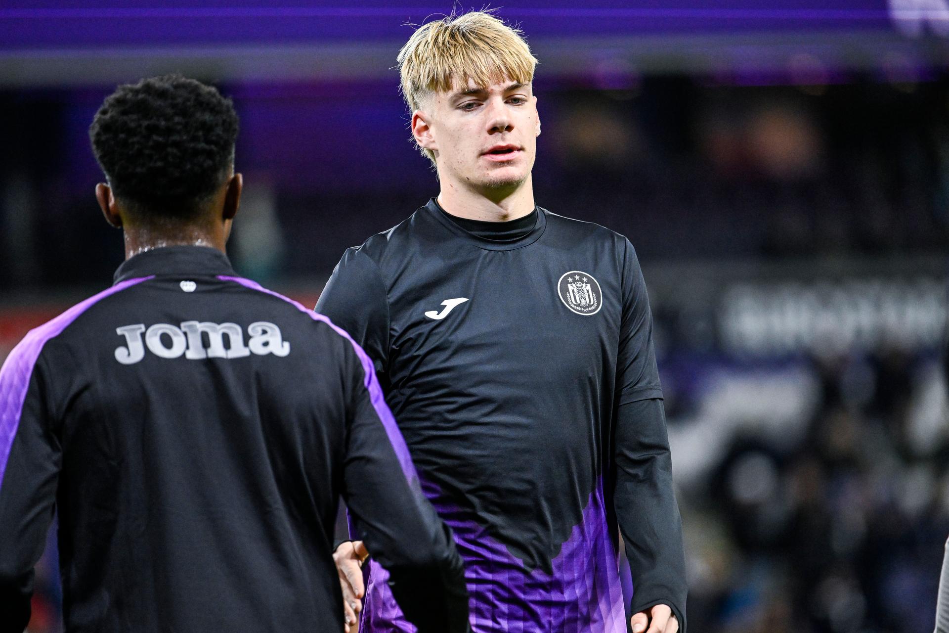 Anderlecht's Nathan De Cat pictured before a soccer match between RSC Anderlecht and KV Mechelen, Saturday 01 November 2025 in Anderlecht, on day 13 of the 2025-2026 'Jupiler Pro League' first division of the Belgian championship. BELGA PHOTO TOM GOYVAERTS