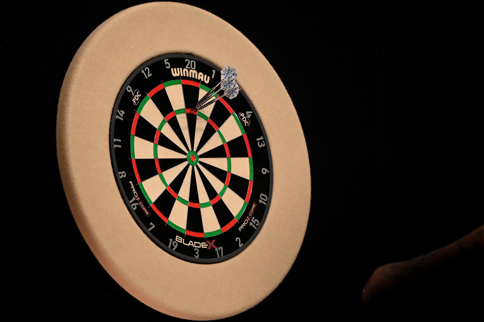 A 180 score pictured at the Premier League (Night 2/16) darts event in Antwerp on Thursday 12 February 2026. BELGA PHOTO ELIAS ROM