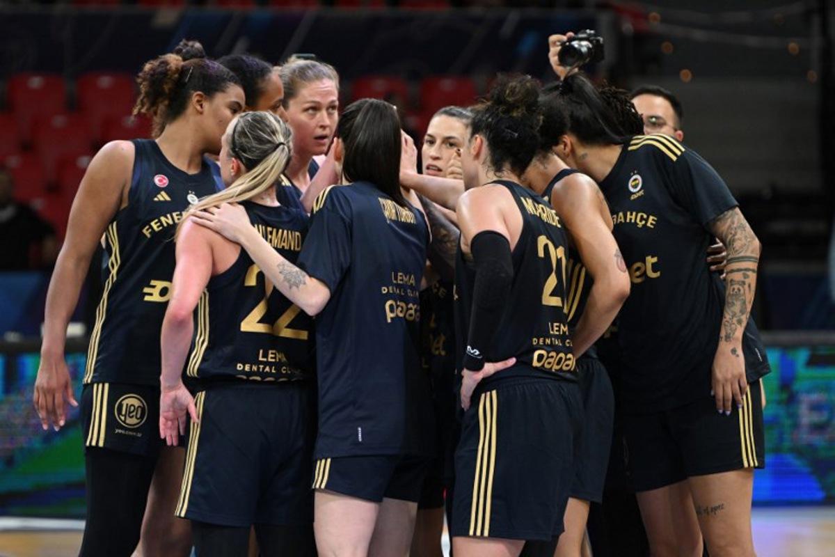 Fenerbahce players celebrate their third place after winning the Euroleague Women's final basketball match for third and fourth place between Valencia Basket Club and Fenerbahce at Pabellon Principe Felipe arena in Zaragoza on April 13, 2025.  JAVIER SORIANO / AFP