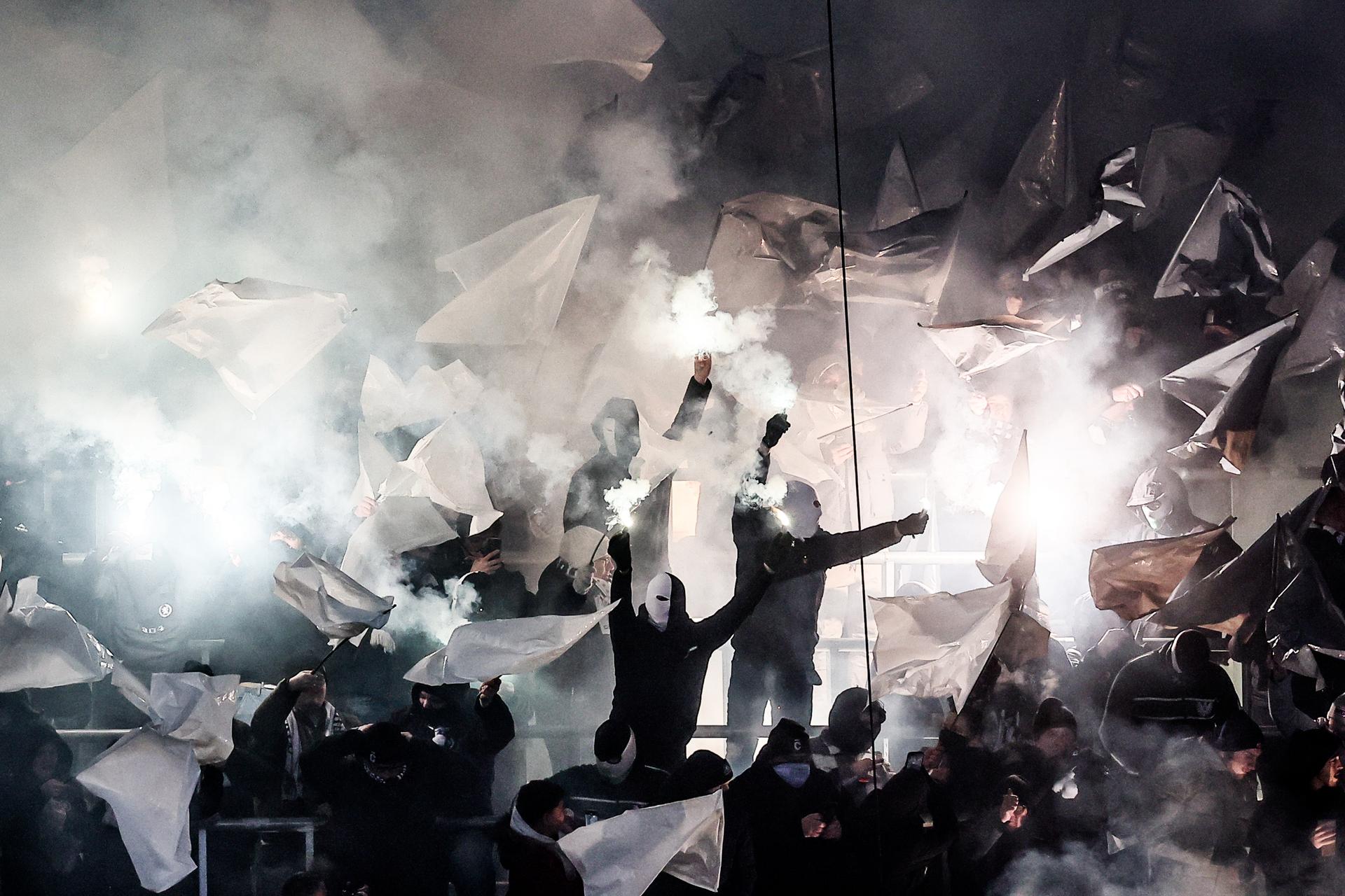 Charleroi's supporters pictured at the start of a soccer match between Sporting Charleroi and Union Saint-Gilloise, Saturday 11 January 2025 in Charleroi, on day 21 of the 2024-2025 season of the 'Jupiler Pro League' first division of the Belgian championship. BELGA PHOTO BRUNO FAHY