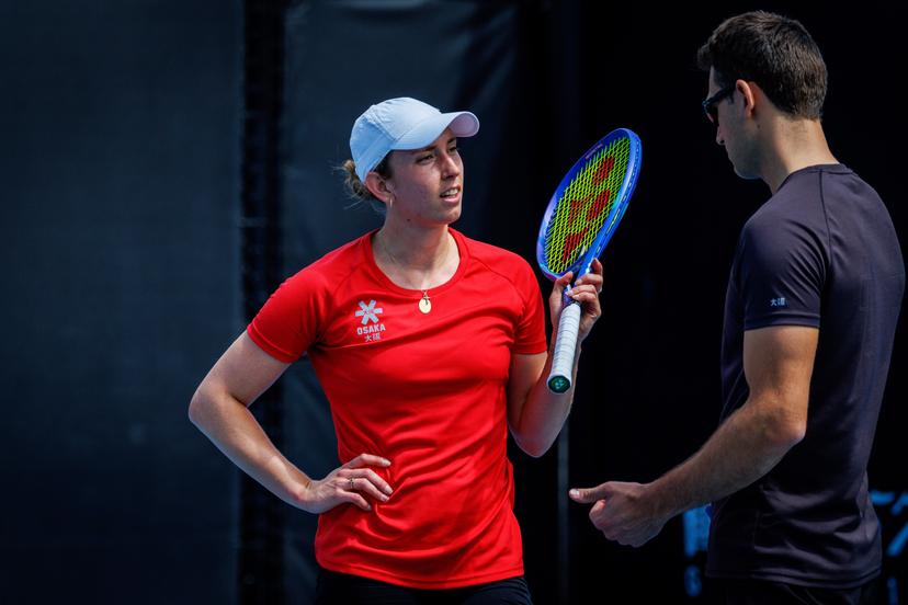 Elise Mertens and her partner and coach Christopher Heyman pictured at a training session before the start of the Australian Open tennis tournament in Melbourne, Australia on Friday 16 January 2026.  BELGA PHOTO PATRICK HAMILTON  --- BENELUX ONLY   ---
