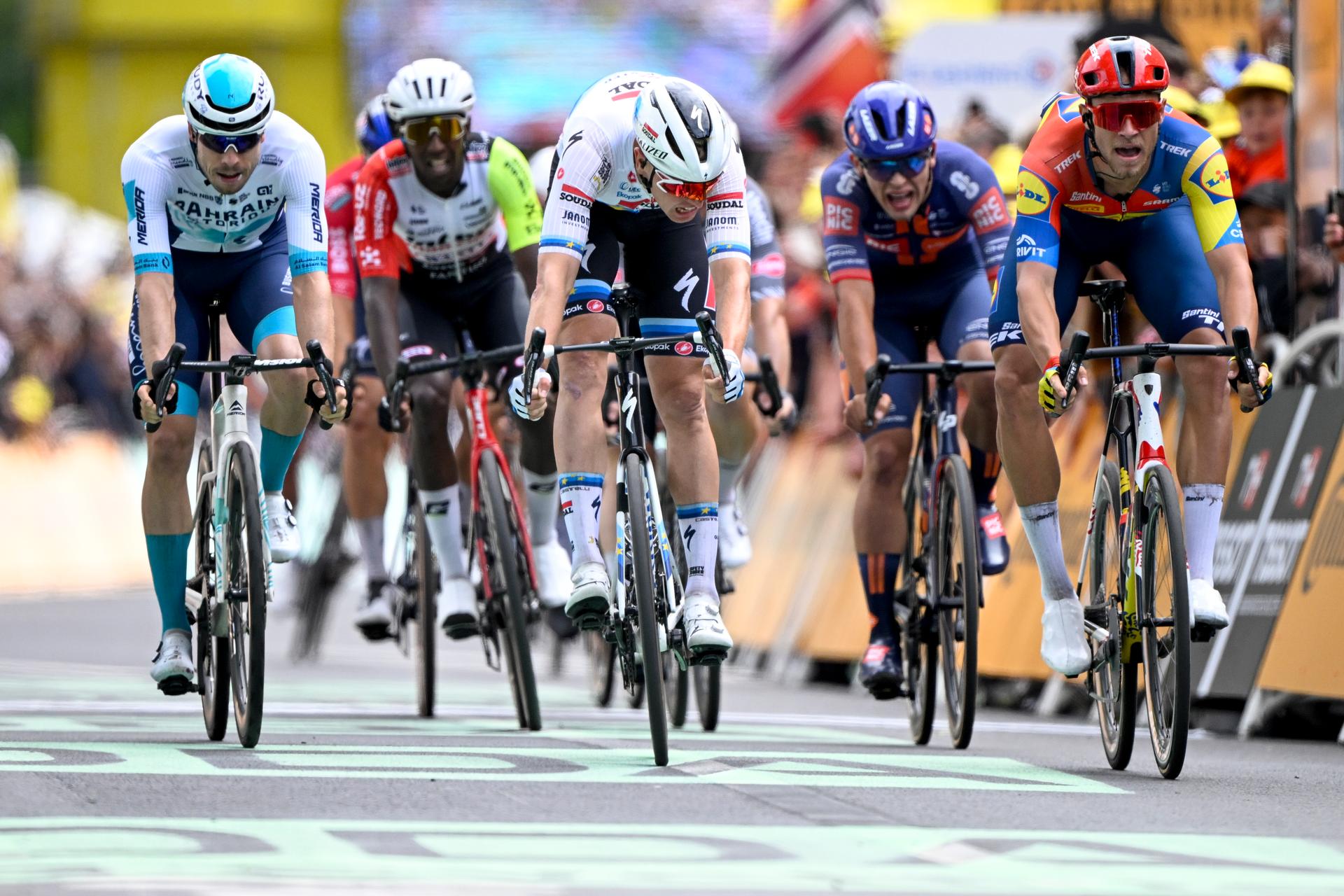 Belgian Tim Merlier of Soudal Quick-Step, Italian Jonathan Milan of Lidl-Trek and German Phil Bauhaus of Bahrain Victorious pictured in action during the third stage of the 2025 Tour de France cycling, from Valenciennes to Dunkerque (178 km) on Monday 07 July 2025 in France. The 112th edition of the Tour de France starts on Saturday 5 July in Lille, France, and will finish in Paris, France on the 27th of July. BELGA PHOTO JASPER JACOBS