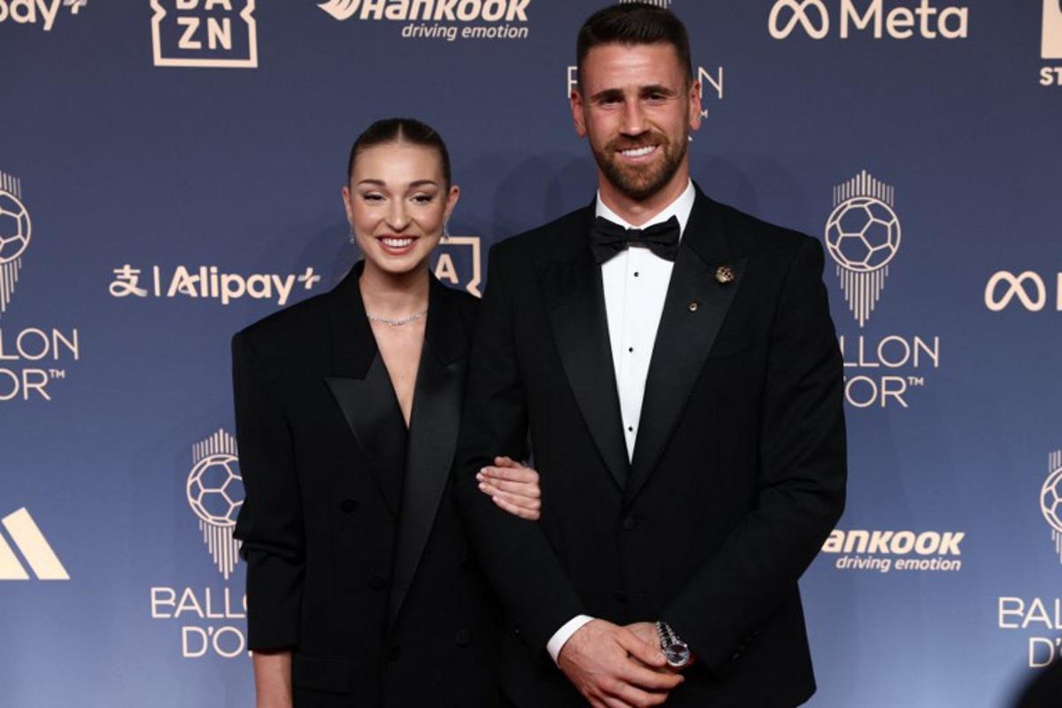 Spain and Athletic Bilbao goalkeeper Unai Simon (R) poses upon arrival to attend the 2026 Ballon d'Or France Football award ceremony at the Palladium Theatre in London on October 26, 2026.  Toby Shepheard / AFP