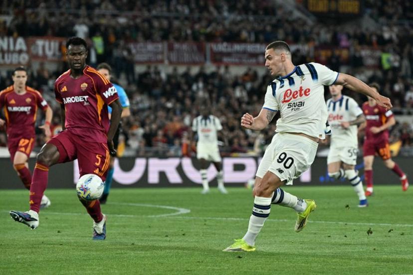 Atalanta's Montenegrin forward #90 Nikola Krstovic kicks the ball during the Italian Serie A football match between AS Roma and Atalanta at the Olympic Stadium in Rome on April 18, 2026.  Tiziana FABI / AFP