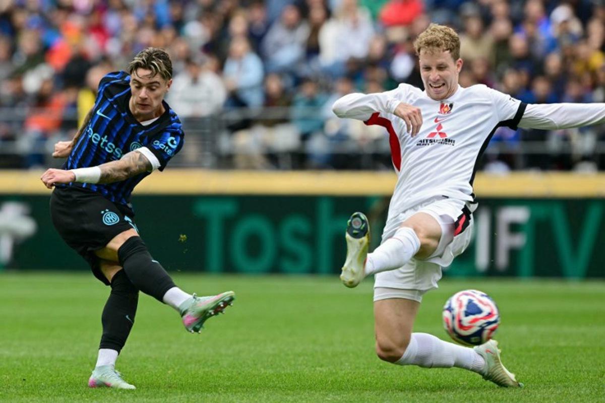 Inter Milan's Polish midfielder #59 Nicola Zalewski (L) shoots but fails to score next to Urawa Red Diamonds' Swedish midfielder #11 Samuel Gustafson during the FIFA Club World Cup 2025 Group E football match between Italy's Inter Milan and Japan's Urawa Red Diamonds at the Lumen Field stadium in Seattle on June 21, 2025.  Pablo PORCIUNCULA / AFP
