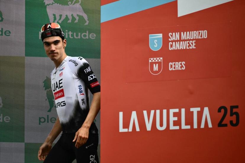 Best youth Team UAE's Spanish rider Juan Ayuso arrives at the podium after the third stage of the Vuelta a Espana, a 134 km race between San Maurizio Canavese and Ceres, in Italy's Piemonte region, on August 25, 2025.    Marco BERTORELLO / AFP