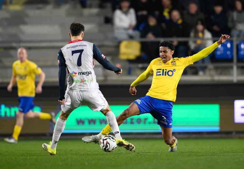 Liege's Benoit Bruggeman and Beveren's Yoni Gomis fight for the ball during a soccer game between SK Beveren and RFC Liege, Saturday 21 March 2026 in Beveren, on day 31 of the 2025-2026 'Challenger Pro League' 1B second division of the Belgian championship. BELGA PHOTO JOHN THYS