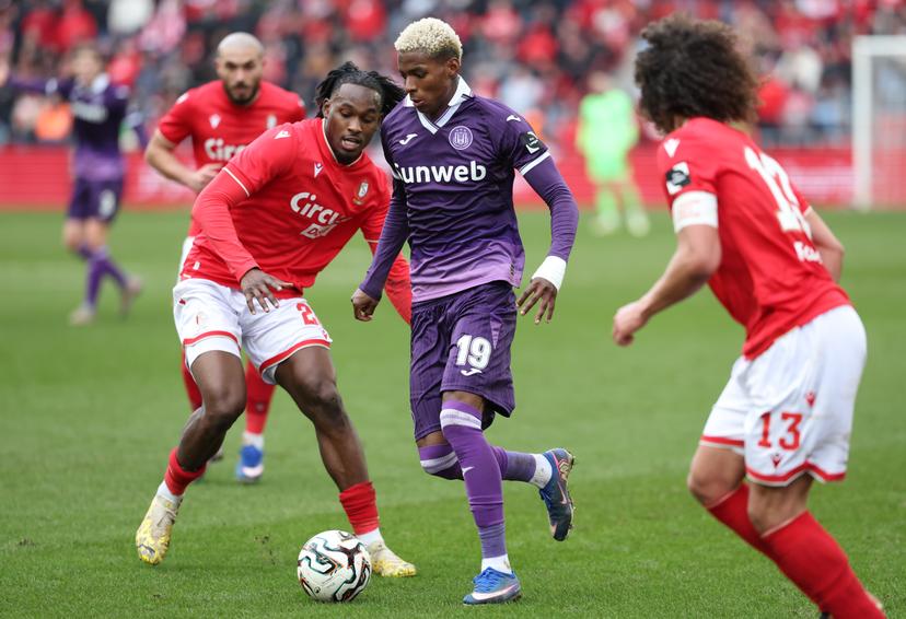 Anderlecht's Nilson Angulo fights for the ball during a soccer match between Standard de Liege and RSC Anderlecht, Sunday 01 February 2026 in Liege, on day 23 of the 2025-2026 'Jupiler Pro League' first division of the Belgian championship. BELGA PHOTO VIRGINIE LEFOUR