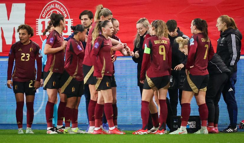 Belgium's head coach Elisabet Gunnarsdottir talks to his players during a soccer game between the national teams of Belgium (Red Flames) and Portugal, on the second matchday in group A3 of the 2024-25 Women's Nations League competition, on Wednesday 26 February 2025 in Heverlee, Leuven. BELGA PHOTO VIRGINIE LEFOUR