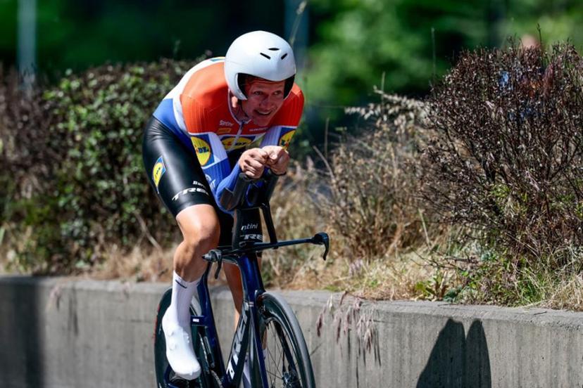 Lidl-Trek's Dutch rider Daan Hoole competes during the second stage of the 108th Giro d'Italia cycling race, a 13.7km individual time-trial from Tirana to Tirana in Albania, on May 10, 2025.  Luca Bettini / AFP