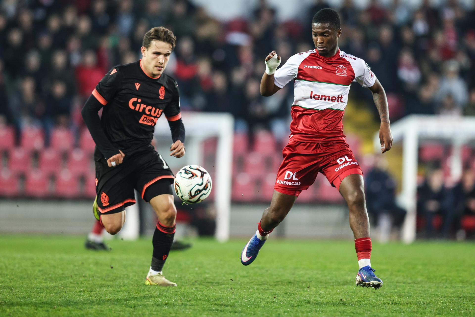 Essevee's Dirk Asare pictured in action during a soccer match between SV Zulte Waregem and Standard de Liege, Sunday 08 March 2026 in Waregem, on day 28 of the 2025-2026 'Jupiler Pro League' first division of the Belgian championship. BELGA PHOTO BRUNO FAHY