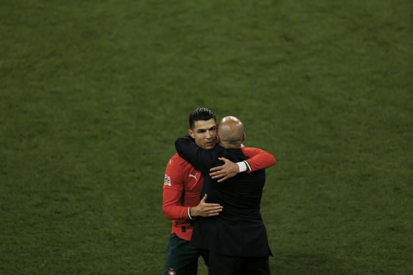 Portugal's forward #07 Cristiano Ronaldo (L) hugs Portugal's Spanish head coach Roberto Martinez as he exits the pitch during the UEFA Nations League final football match between Portugal and Spain in Munich, southern Germany on June 8, 2025.  Alexandra BEIER / AFP