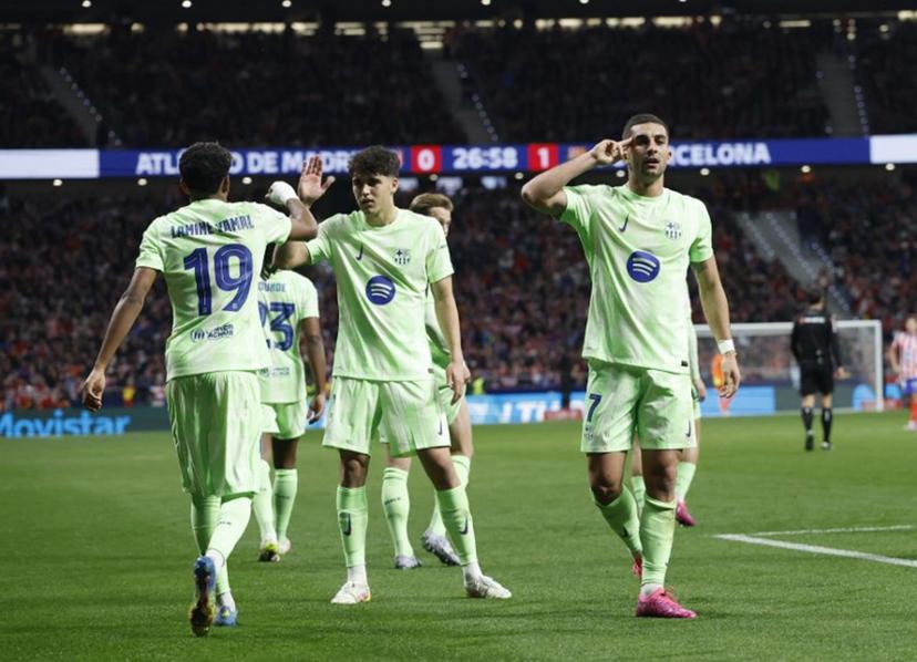 Barcelona's Spanish forward #07 Ferran Torres (R) celebrates scoring the opening goal during the Spanish Copa del Rey (King's Cup) semi-final second leg football match between Club Atletico de Madrid and FC Barcelona at Metropolitano Stadium in Madrid on April 2, 2025.  Pierre-Philippe MARCOU / AFP