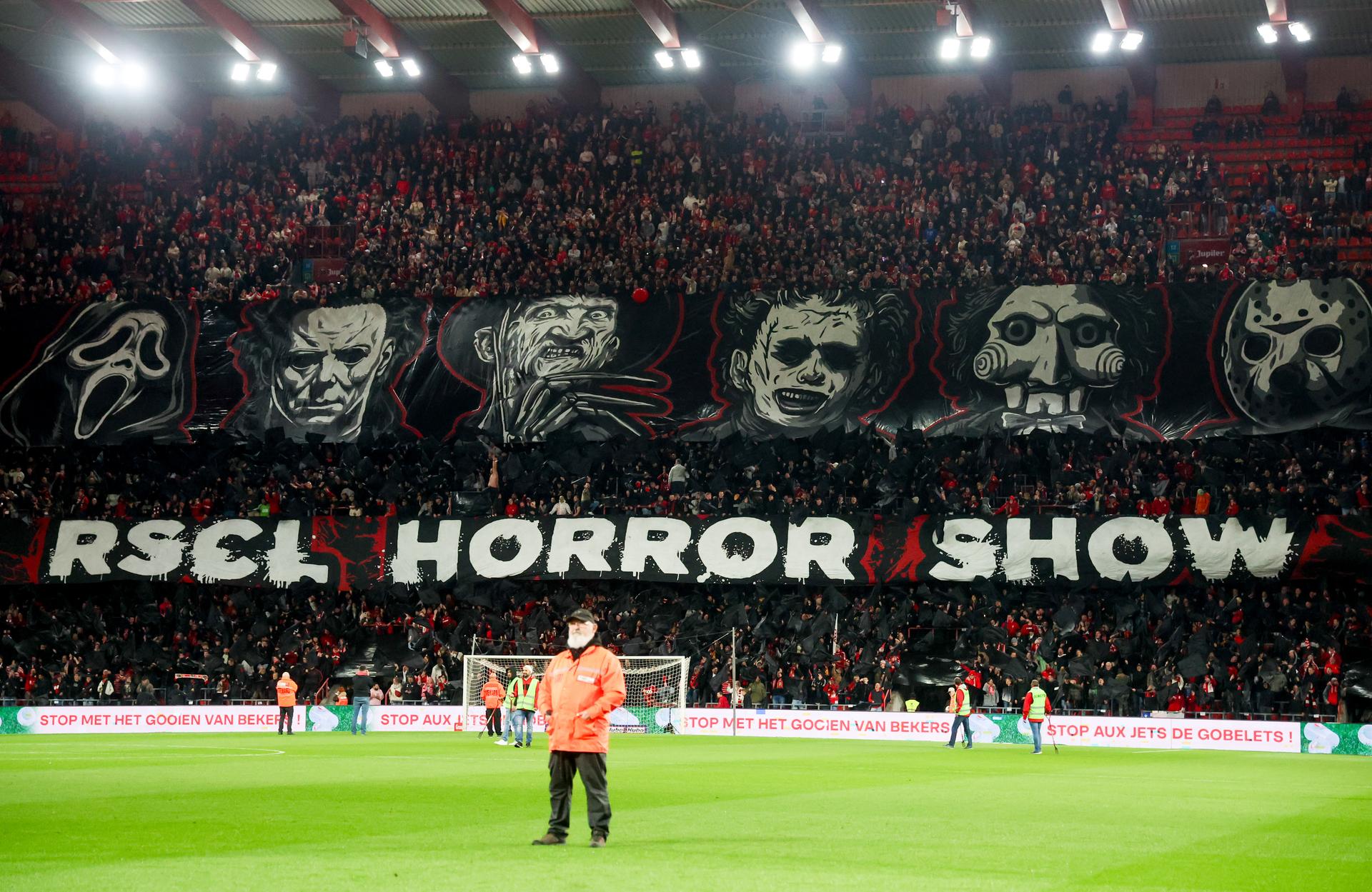Standard's supporters pictured at the start of a soccer match between Standard de Liege and Sporting Charleroi, Friday 31 October 2025 in Liege, on day 13 of the 2025-2026 'Jupiler Pro League' first division of the Belgian championship. BELGA PHOTO VIRGINIE LEFOUR