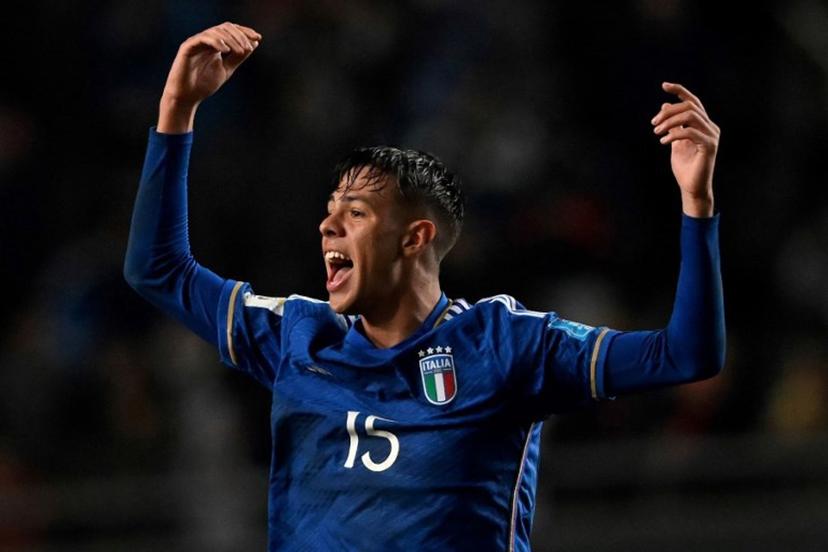Italy's defender Alessandro Fontanarosa celebrates a goal scored by midfielder Cesare Casadei during the Argentina 2023 U-20 World Cup round of 16 football match between England and Italy at the Diego Armando Maradona stadium in La Plata, Argentina, on May 31, 2023.  LUIS ROBAYO / AFP