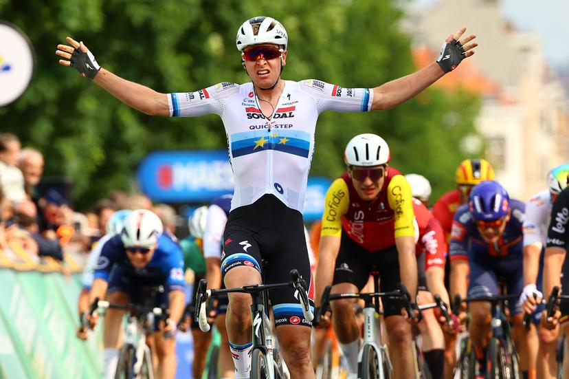Belgian Tim Merlier of Soudal Quick-Step celebrates as he crosses the finish line to win the Brussels Cycling Classic one day cycling race, 205,1 km from and to Brussels, Sunday 08 June 2025.  BELGA PHOTO DAVID PINTENS