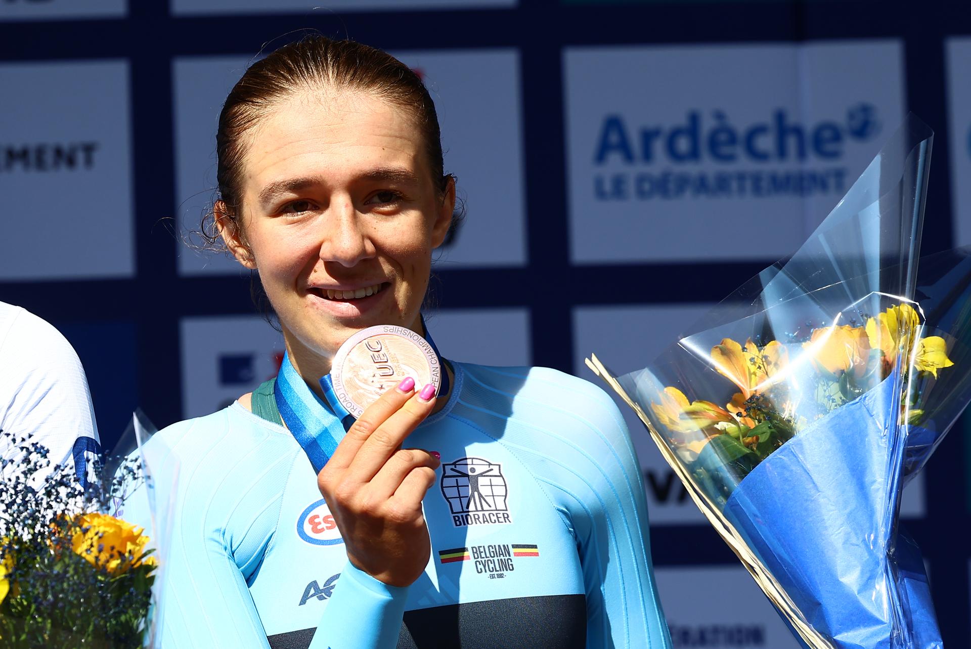 Belgian Luca Vierstraete celebrates on the podium with the bronze medal after finishing third place at the 24 km time trial of the Women U23 category at the UEC road European cycling championships, Wednesday 01 October 2025, in Loriol-sur-Drome, France. The European cycling championships Drome-Ardeche takes place from 1 to 5 October, France. BELGA PHOTO DAVID PINTENS