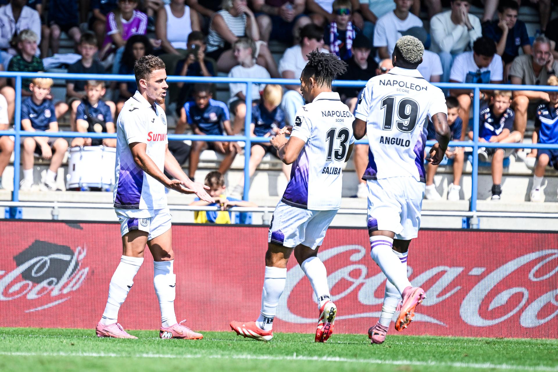 Anderlecht's Thorgan Hazard celebrates after scoring during a soccer match between FCV Dender EH and RSC Anderlecht, Sunday 17 August 2025 in Denderleeuw, on day 4 of the 2025-2026 'Jupiler Pro League' first division of the Belgian championship. BELGA PHOTO TOM GOYVAERTS