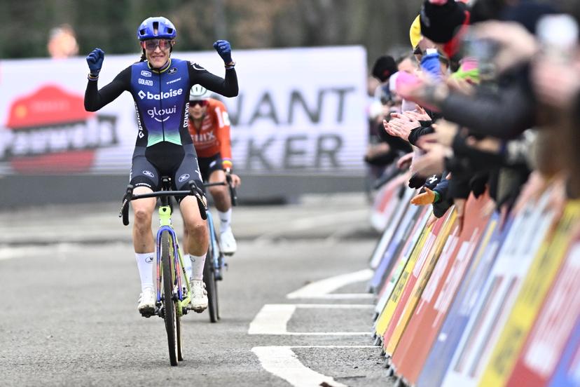 Dutch Lucinda Brand pictured during the women's elite race of the World Cup cyclocross cycling event in Antwerp on Saturday 20 December 2025, the fifth stage (out of 12) of the UCI World Cup competition. BELGA PHOTO JASPER JACOBS