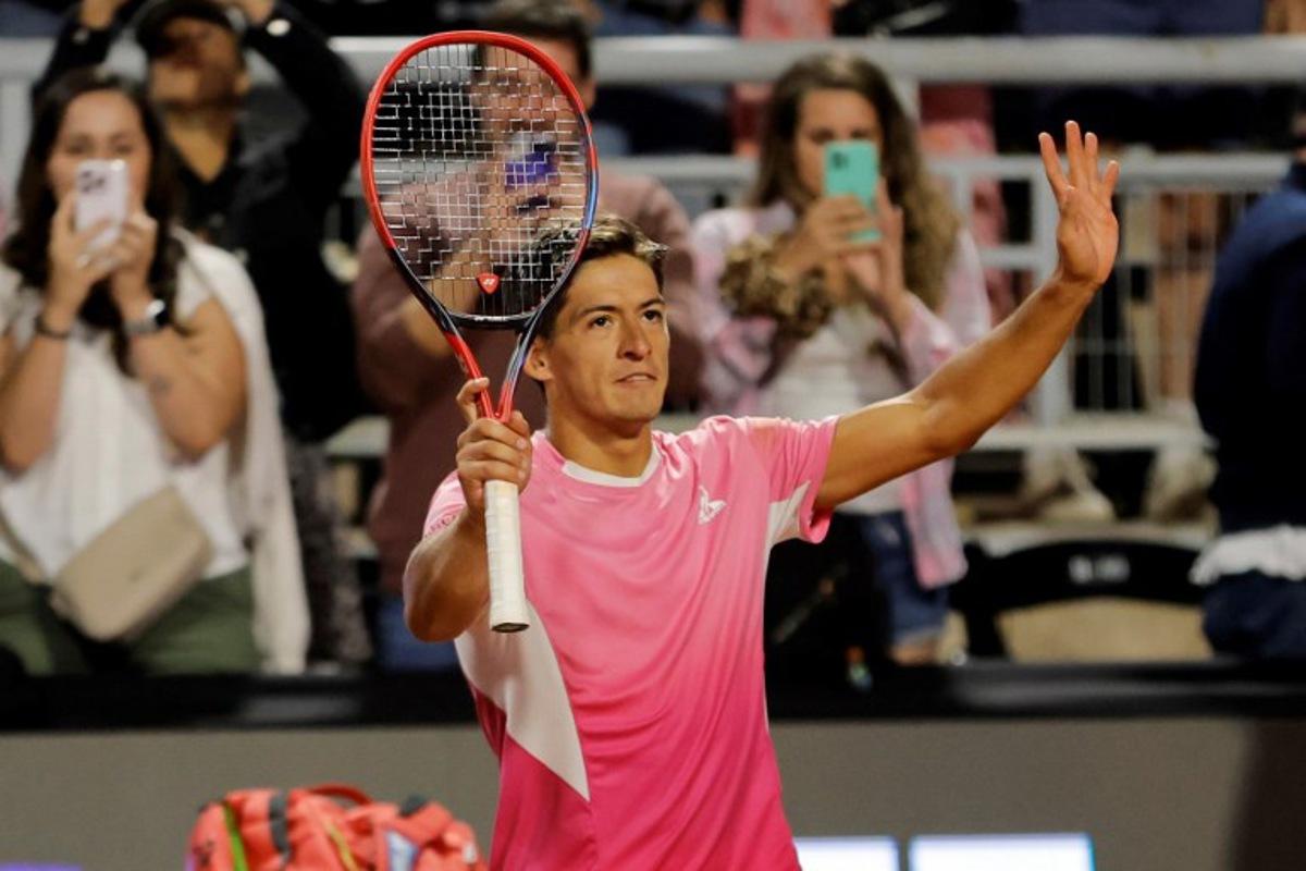 Argentina's Sebastian Baez celebrates his victory over Argentina's Camilo Ugo Carabelli during their ATP Santiago Open men's semi-final singles match at the Club San Carlos de Apoquindo in Santiago on March 1, 2025.  Javier TORRES / AFP