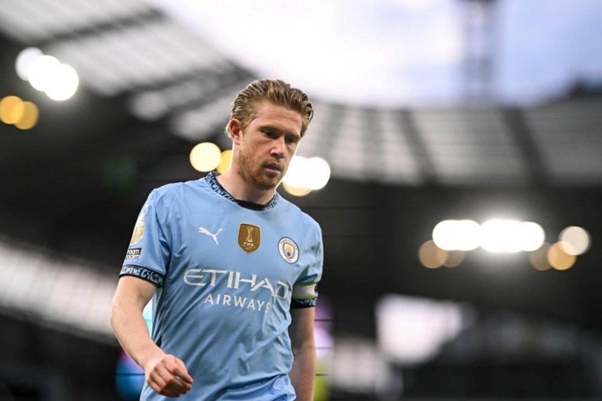 Manchester City's Belgian midfielder #17 Kevin De Bruyne reacts during the English Premier League football match between Manchester City and Aston Villa at the Etihad Stadium in Manchester, north west England, on April 22, 2025.  Oli SCARFF / AFP