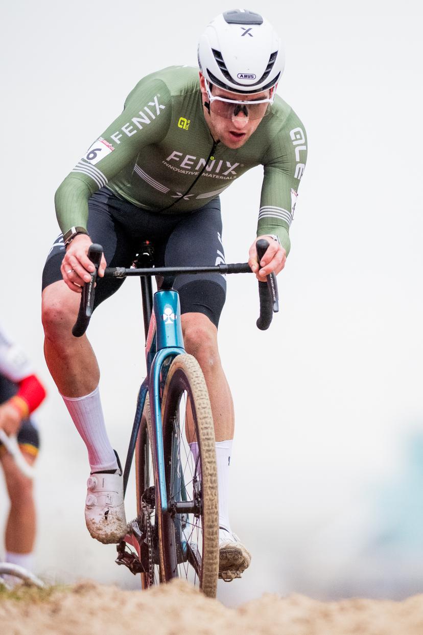 Dutch Ryan Kamp pictured in action during the men's elite race of the World Cup cyclocross cycling event in Antwerp on Saturday 20 December 2025, the fifth stage (out of 12) of the UCI World Cup competition. BELGA PHOTO JASPER JACOBS