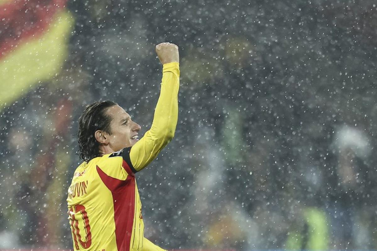 Lens' French forward #10 Florian Thauvin celebrates after scoring his team's second goal during the French L1 football match between RC Lens and Lille LOSC at the Stade Bollaert-Delelis in Lens, northern France, on September 20, 2025.  Sameer Al-DOUMY / AFP