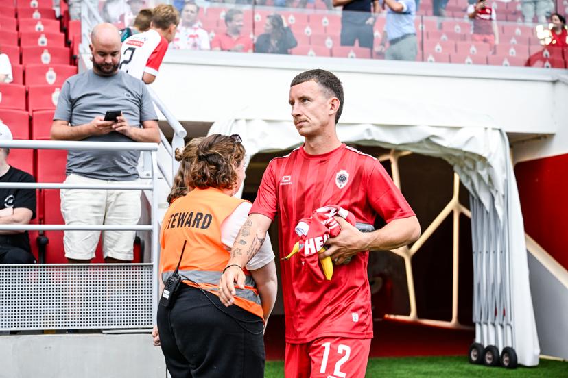 Antwerp's Glenn Bijl pictured before a friendly soccer game between Belgian soccer team Royal Antwerp FC and Willem II - Willem 2 on Saturday 19 July 2025, in Antwerp. The team is preparing for the upcoming 2025-2026 first division season. BELGA PHOTO TOM GOYVAERTS