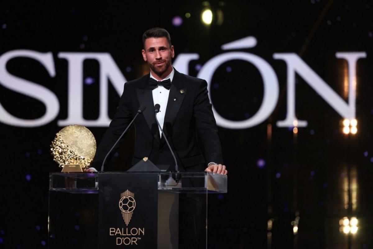 Spain's goalkeeper Unai Simon speaks after receiving the Yashin Trophy for the best male goalkeeper during the 2026 Ballon d'Or France Football award ceremony at the Palladium Theatre in London on October 26, 2026.  FRANCK FIFE / AFP