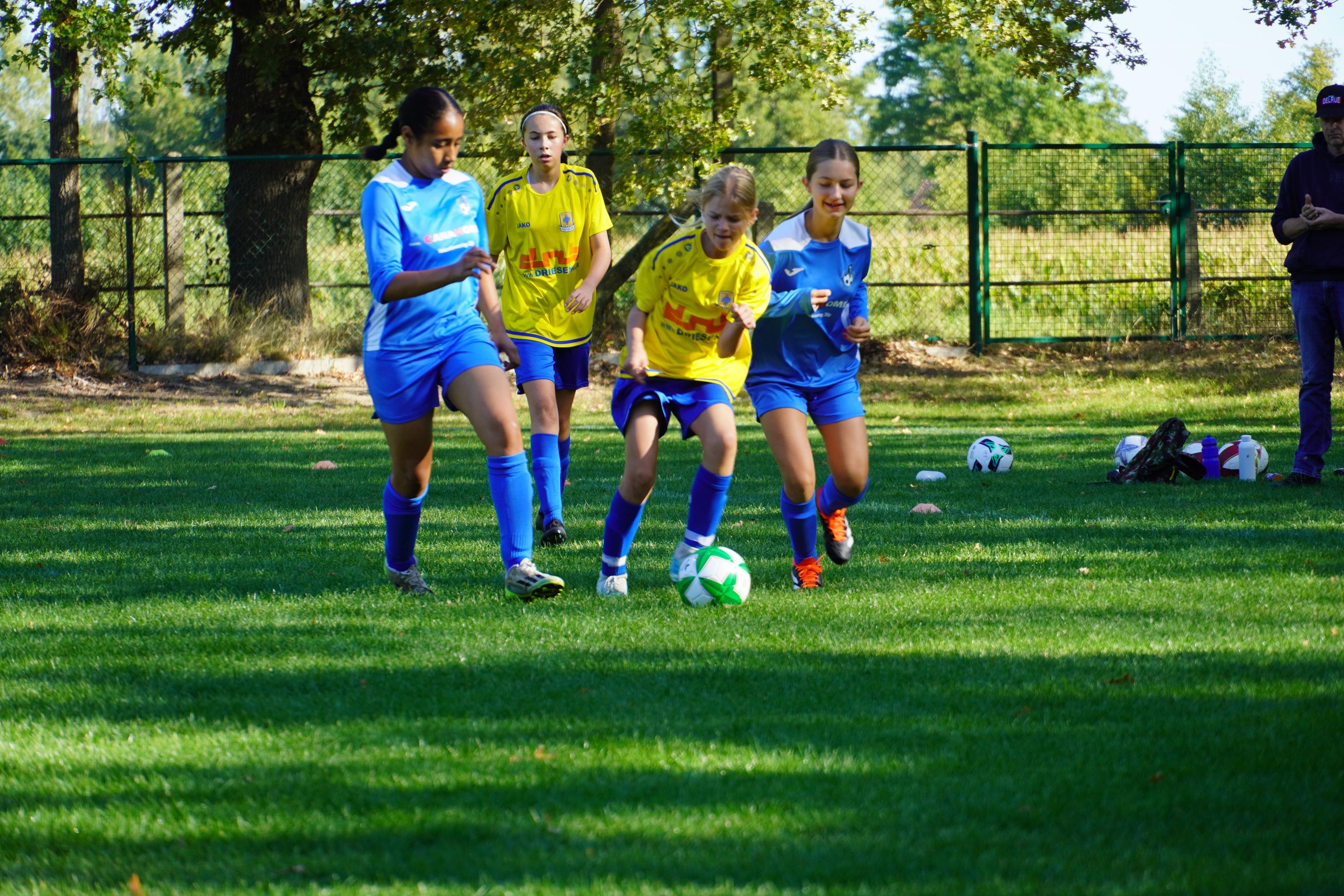 Moldavo VC vs SK Kadijk U16 meisjes