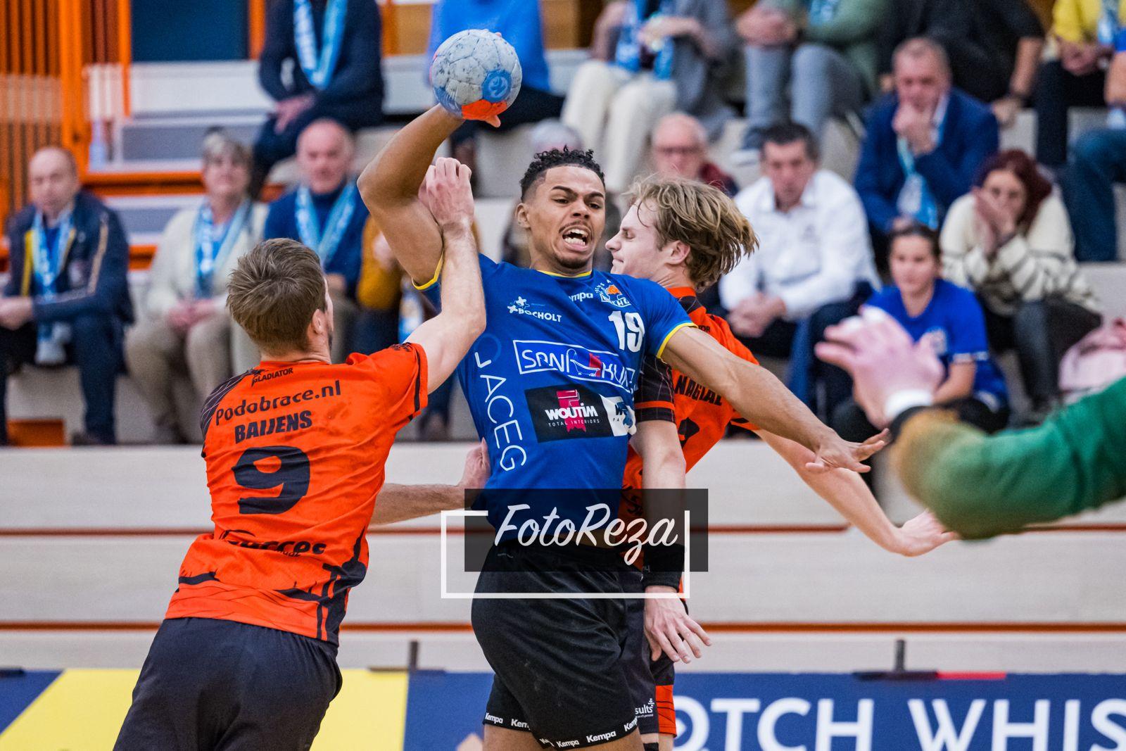 Sezoens Achilles Bocholt de boot in tegen Kras Volendam.