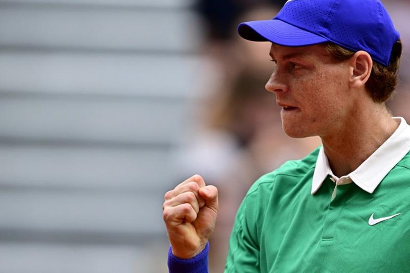 Italy's Jannik Sinner reacts after a point during his men's singles match against Czech Republic's Jiri Lehecka on day 7 of the French Open tennis tournament on Court Philippe-Chatrier at the Roland-Garros Complex in Paris on May 31, 2025.  JULIEN DE ROSA / AFP