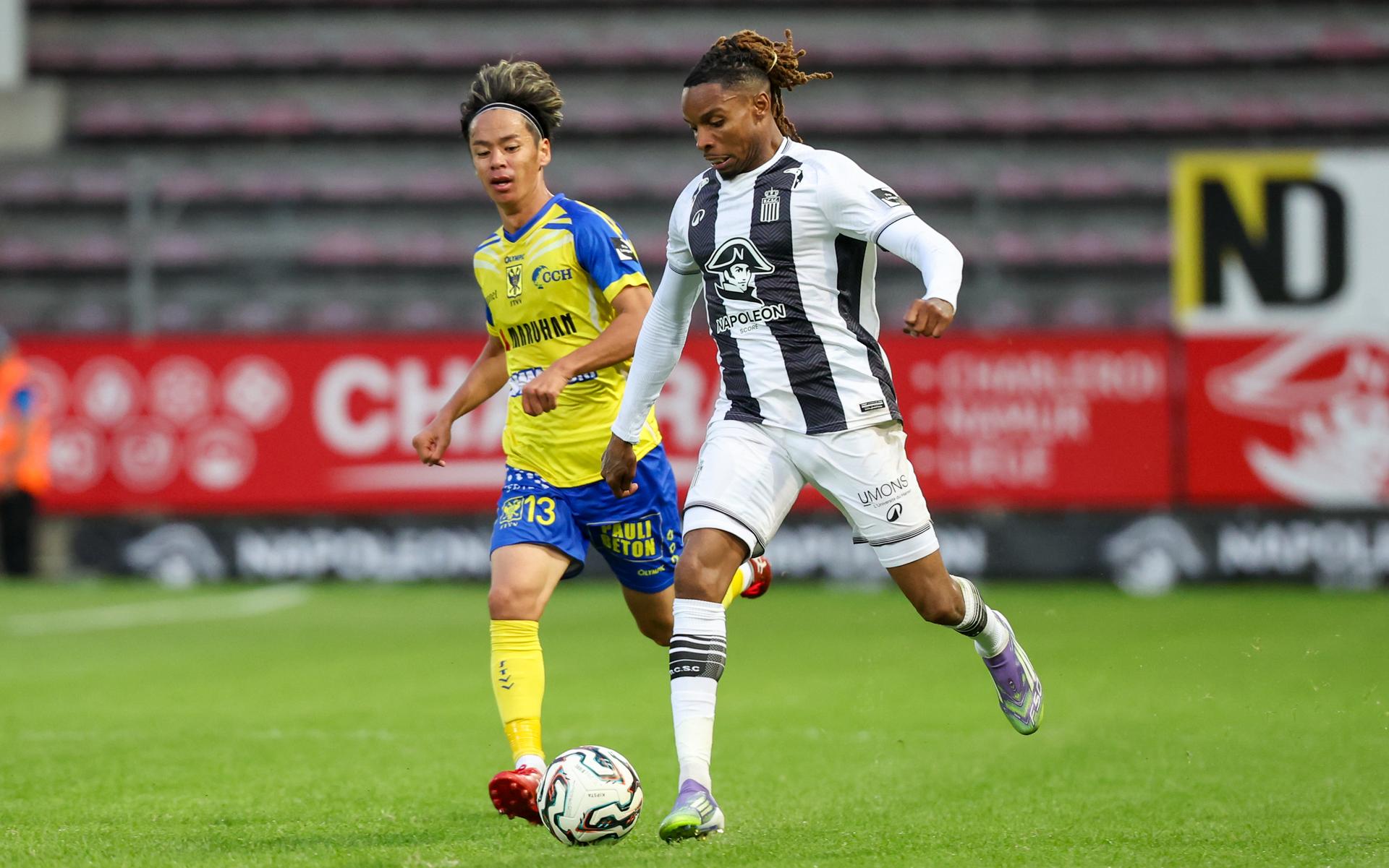 STVV's Ryotaro Ito and Charleroi's Jeremy Petris fight for the ball during a soccer match between Sporting Charleroi and Sint-Truiden VV, Sunday 03 August 2025 in Charleroi, on day 2 of the 2025-2026 'Jupiler Pro League' first division of the Belgian championship. BELGA PHOTO VIRGINIE LEFOUR