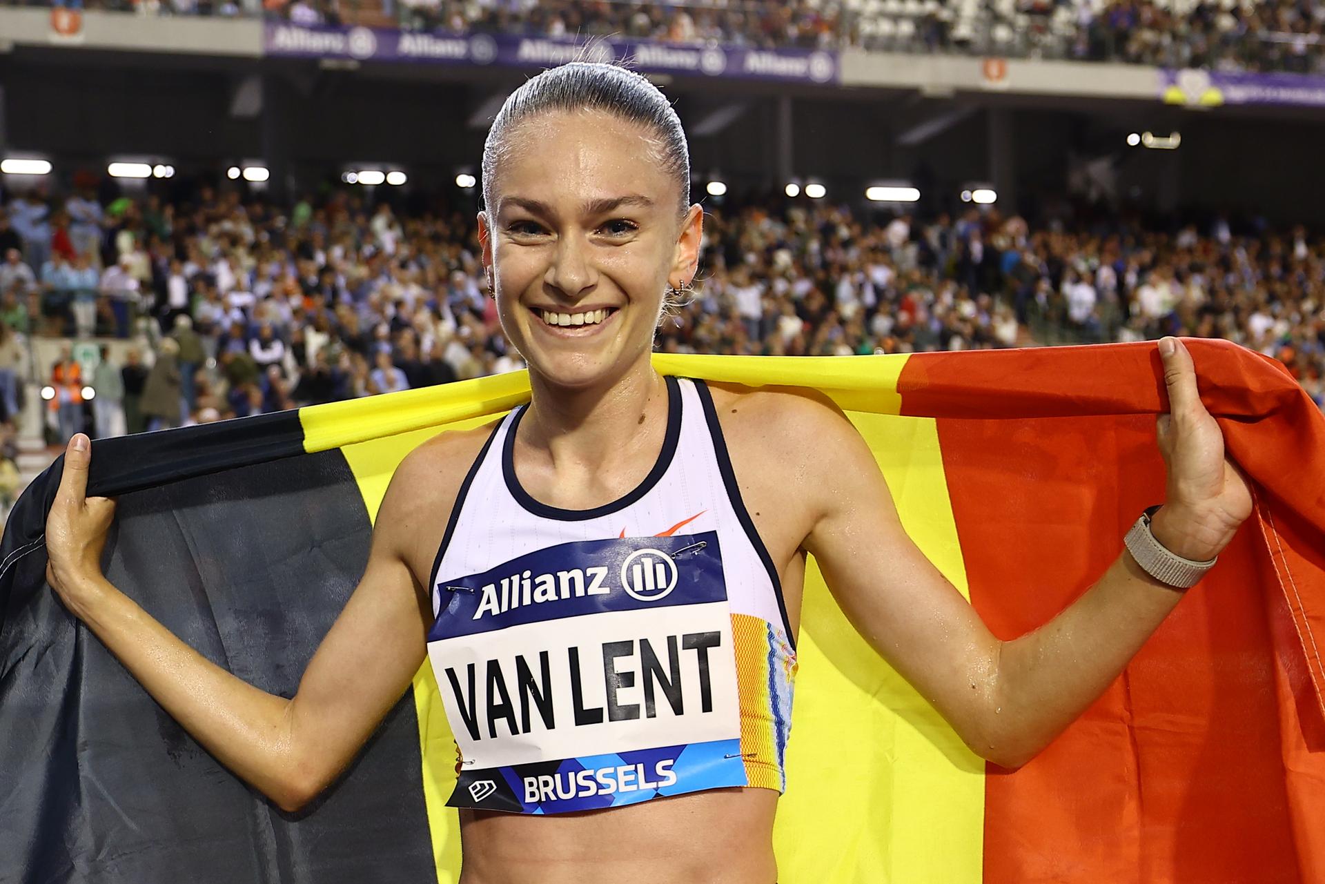 Belgian Jana van Lent celebrates a Belgian record at the women's 5000m race at the 49th edition of the Memorial Van Damme Diamond League athletics event in Brussels, Friday 22 August 2025.  BELGA PHOTO DAVID PINTENS