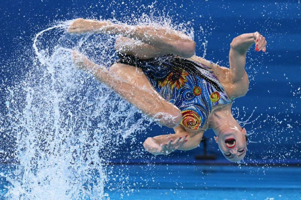 Netherlands' Bregje De Brouwer and Netherlands' Noortje De Brouwer compete in the duet free routine of the artistic swimming event during the Paris 2024 Olympic Games at the Aquatics Centre in Saint-Denis, north of Paris, on August 10, 2024.  Oli SCARFF / AFP