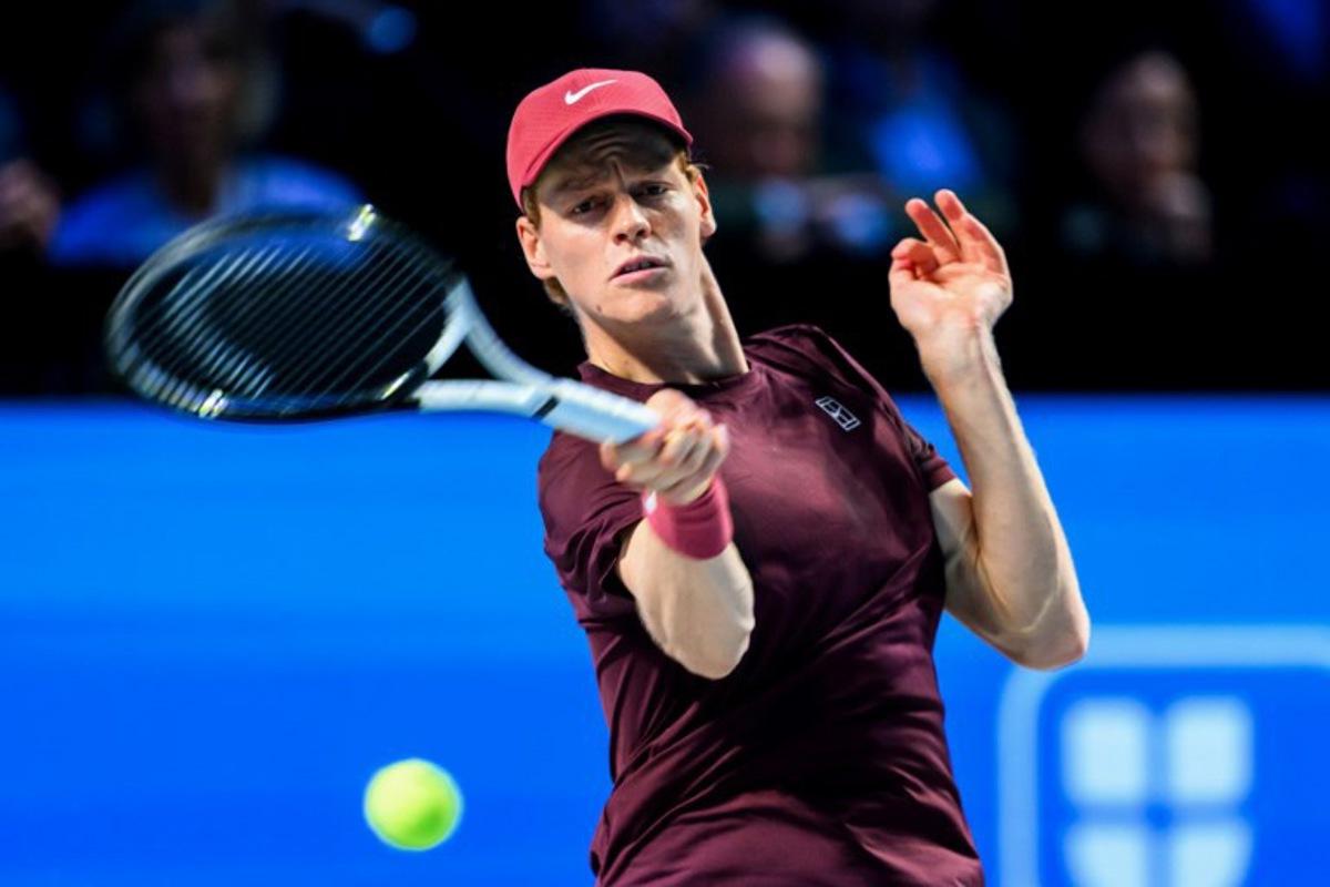 Italy's Jannik Sinner returns the ball to Australia's Alex de Minaur during the men's semi-final singles match at the ATP Vienna Open tennis tournament in Vienna, Austria, on October 25, 2025.  MAX SLOVENCIK / APA / AFP